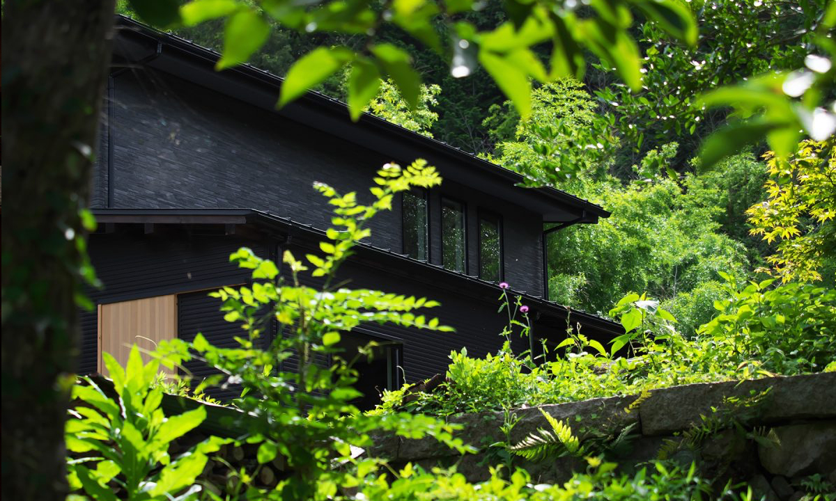 自然に溶け込む家