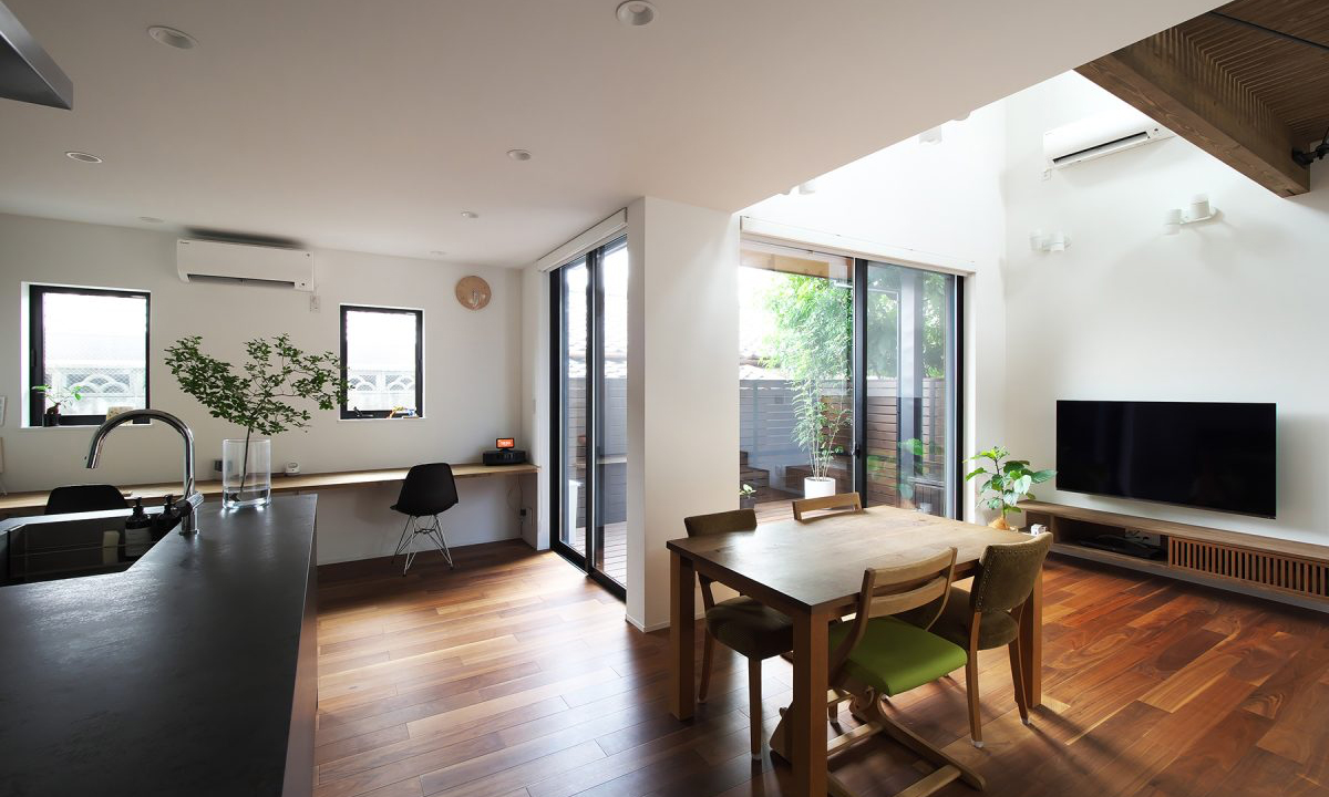 光の差し込む吹き抜け